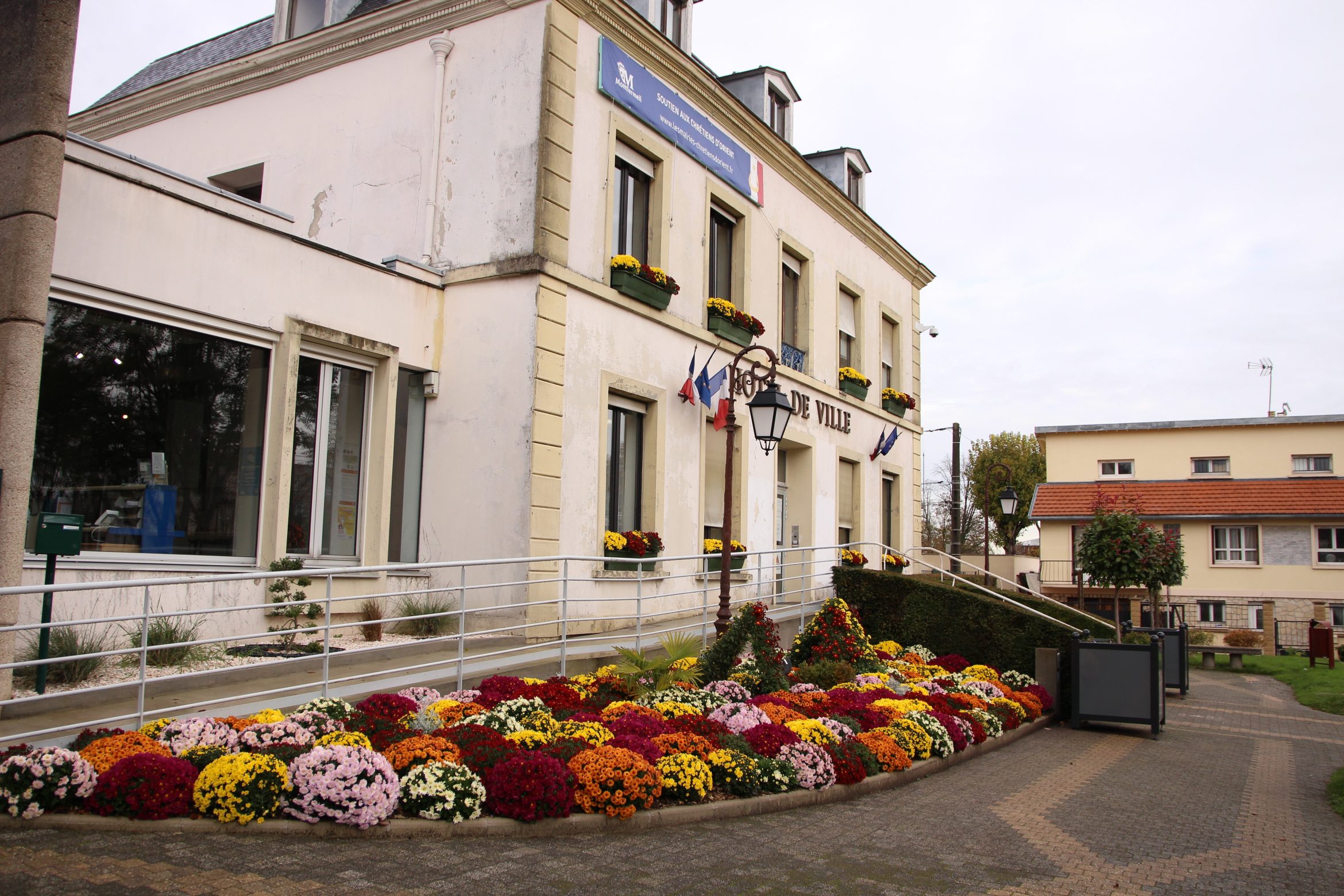 Mairie de Montfermeil fleurie 