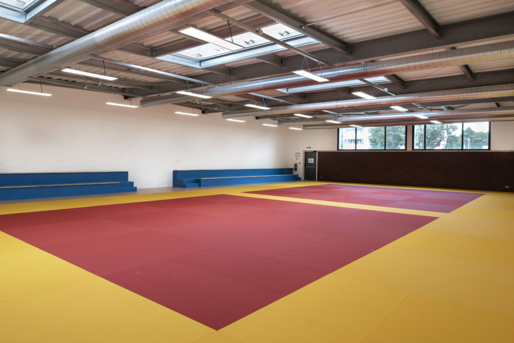 Dojo rouge et jaune au complexe sportif Henri Vidal de Montfermeil
