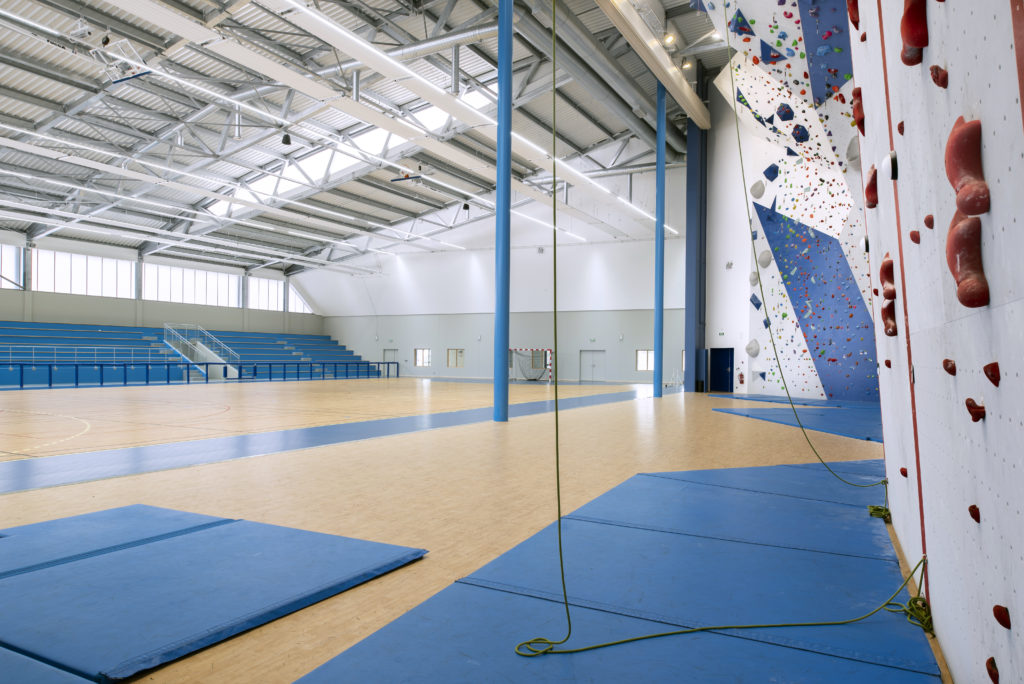 Mur d'escalade au complexe sportif Henri Vidal de Montfermeil