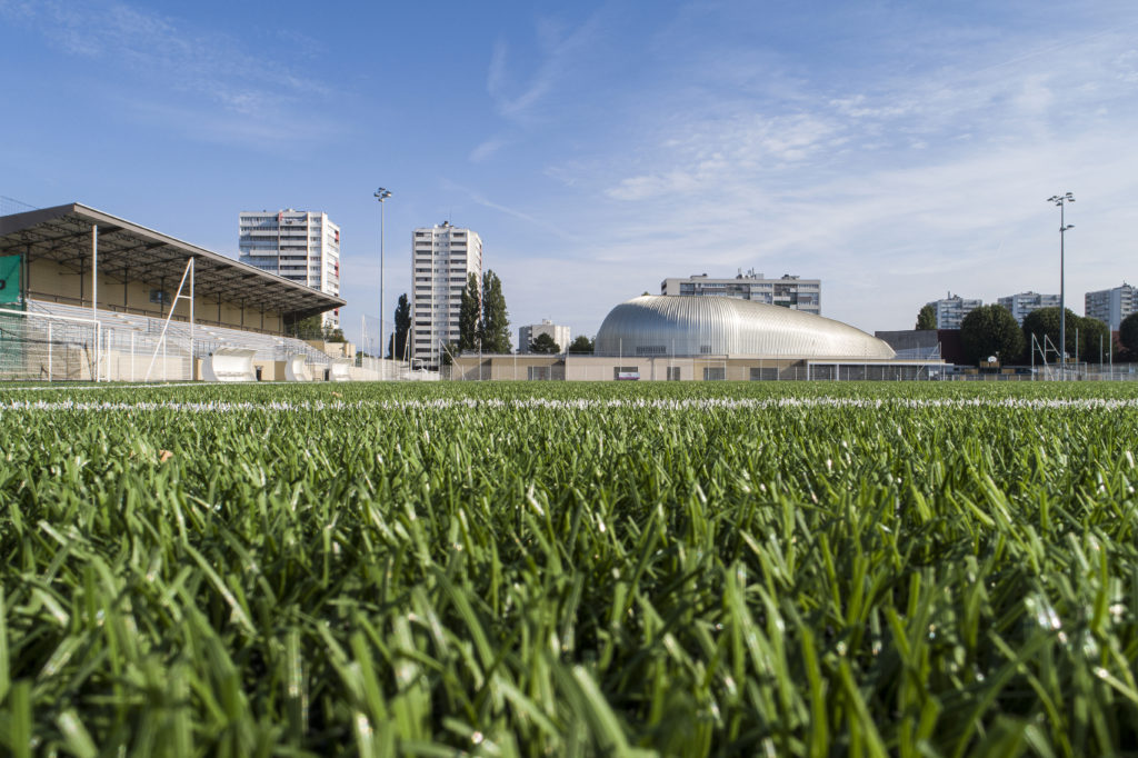 Pelouse du complexe sportif Henri-Vidal à Montfermeil