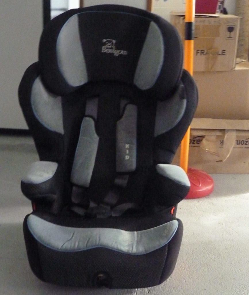 Siège voiture noir et gris pour enfant