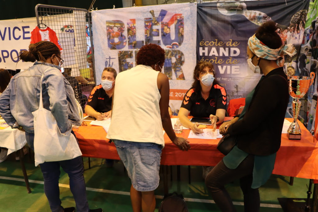 Ecole de Hand au forum des associations de Montfermeil