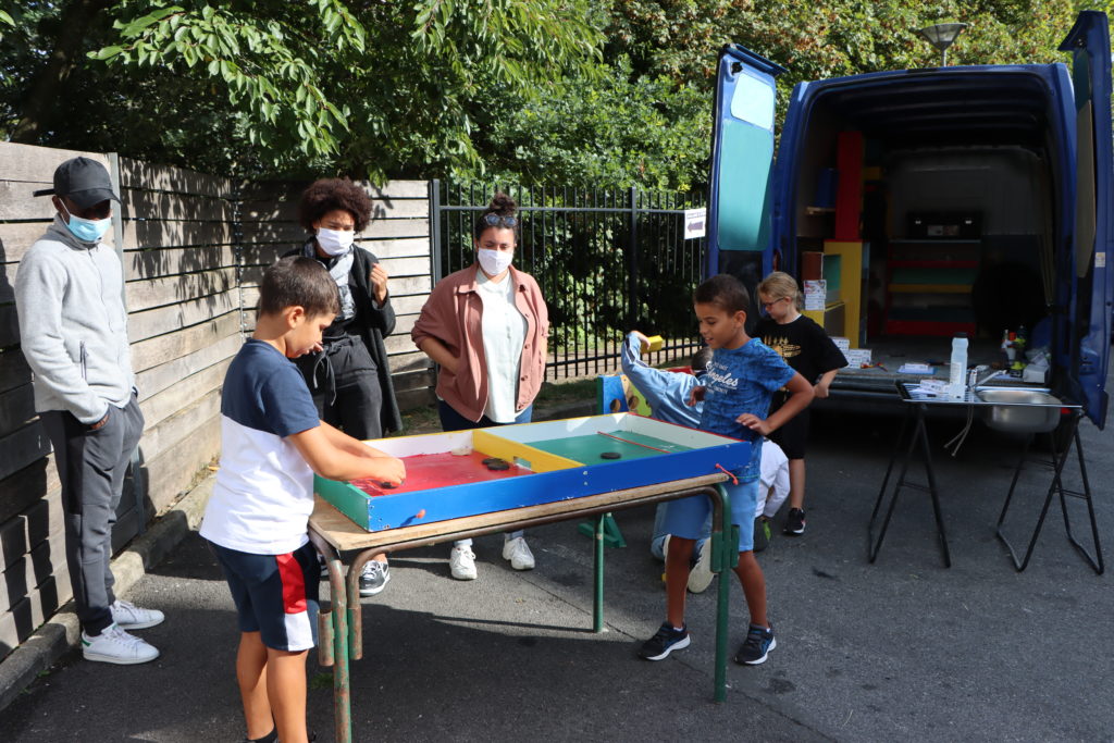 Jeux au forum des associations de Montfermeil