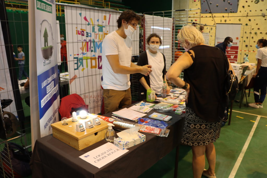 Stand de la Croix-Rouge LogisCité au forum des associations de Montfermeil